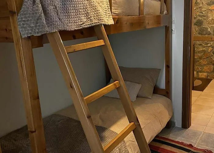 Feriehus Elato Stone House *